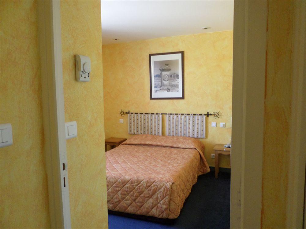 Brit Hotel Acacias อาร์ลส์ ภายนอก รูปภาพ