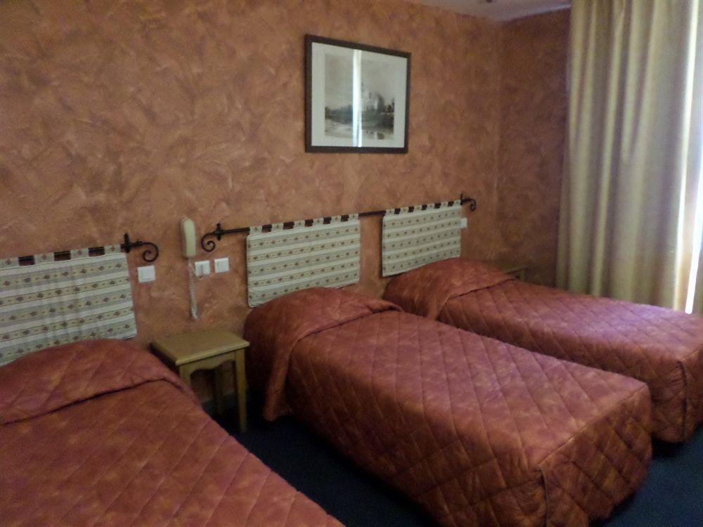 Brit Hotel Acacias อาร์ลส์ ภายนอก รูปภาพ
