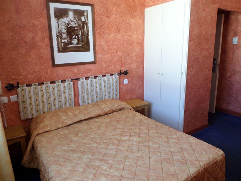 Brit Hotel Acacias อาร์ลส์ ภายนอก รูปภาพ