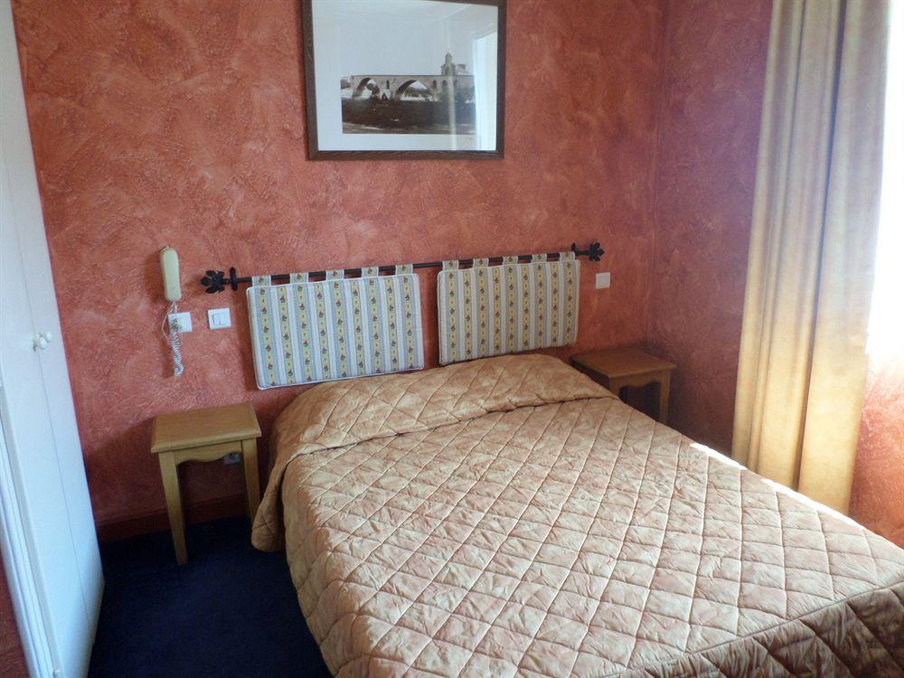 Brit Hotel Acacias อาร์ลส์ ภายนอก รูปภาพ