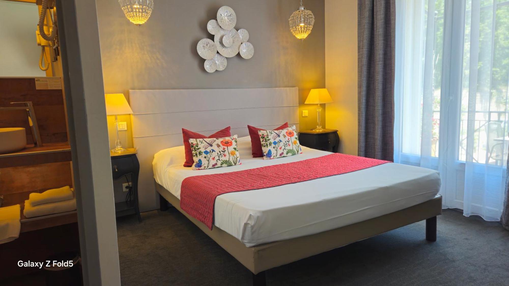 Brit Hotel Acacias อาร์ลส์ ภายนอก รูปภาพ