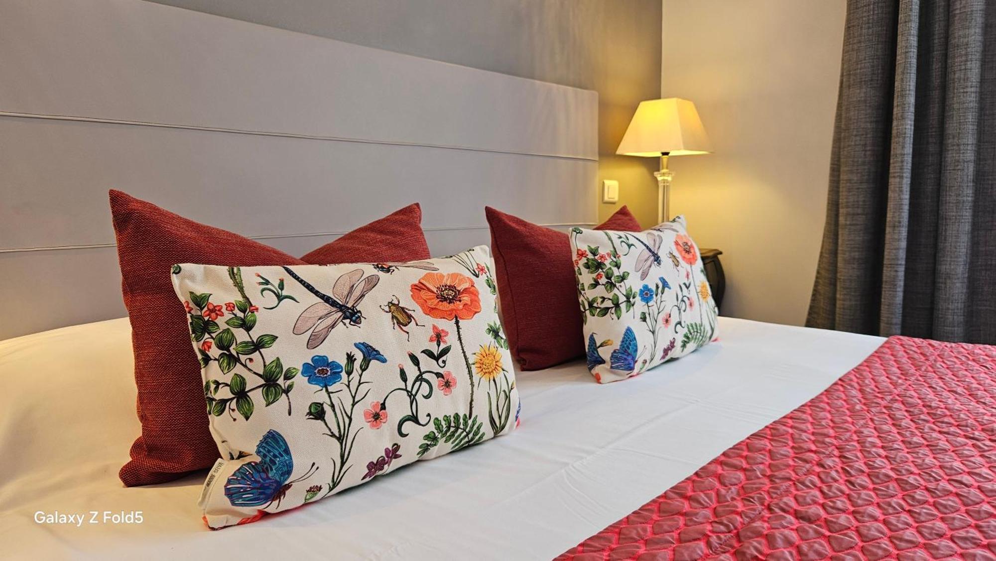Brit Hotel Acacias อาร์ลส์ ภายนอก รูปภาพ