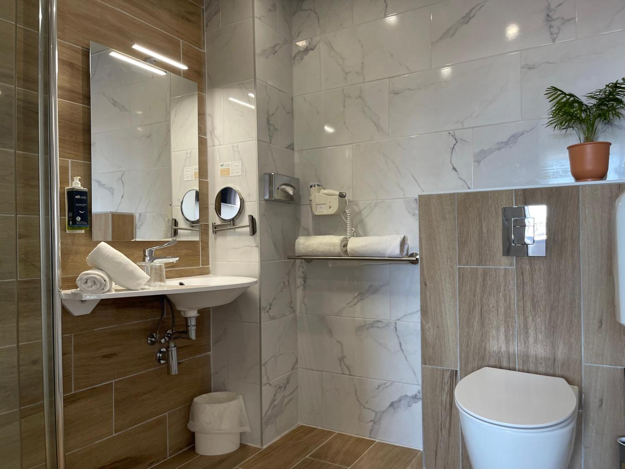 Brit Hotel Acacias อาร์ลส์ ภายนอก รูปภาพ